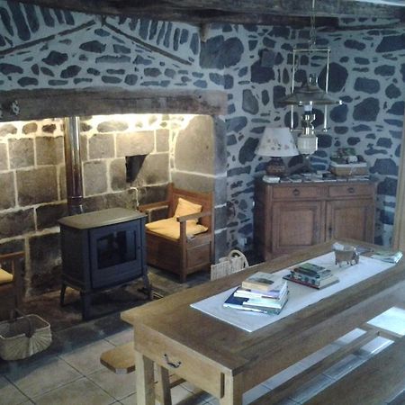Chambre D'Hotes La Maison De Barrouze Panzió Salers Kültér fotó
