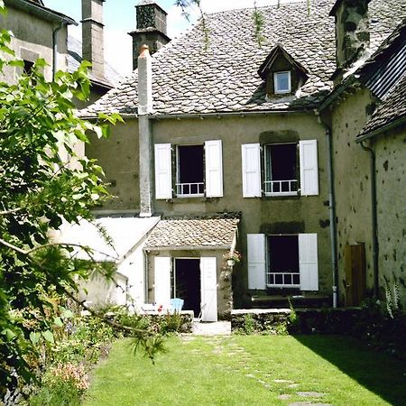 Chambre D'Hotes La Maison De Barrouze Panzió Salers Kültér fotó