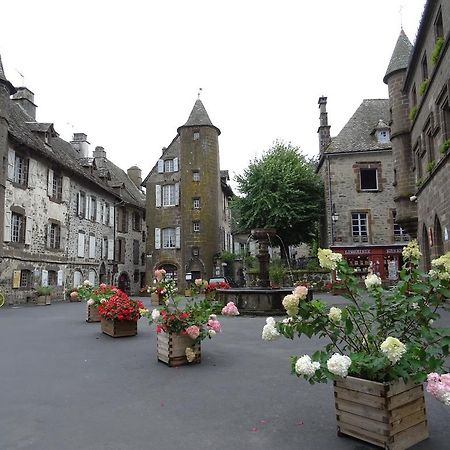 Chambre D'Hotes La Maison De Barrouze Panzió Salers Kültér fotó